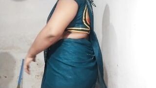 Desi Indian Devar Ne ApnI Nayi Bhabhi Ko Jhadu Pocha Karne Ke Bahot Choda xXx Video Viral MMs - 3 image