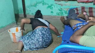 I had hot sex with my home maid and fed my cum into her pussy