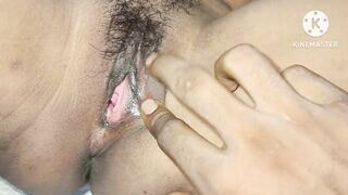 Desi bhabhi ki pahali baar chut se paani nikala desi stepbhai. - 2 image