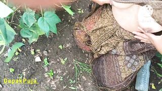 Desi village girlfriend boyfriend went to the farm and pressed her boobs in the cotton field and showed her full pussy and he urinated. - 13 image