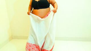 Cor Aya aur Gerehini ko Thapa Tap Choda Jab Usni Saree Blouse Pahentha! - 5 image