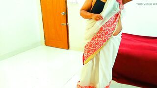 Cor Aya aur Gerehini ko Thapa Tap Choda Jab Usni Saree Blouse Pahentha! - 8 image