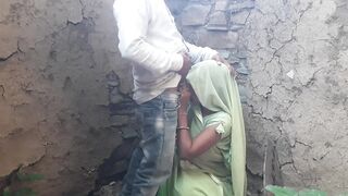 Desi sister-in-law doing mangal in the jungle for the first time sucked land in mouth with brother-in-law in outdoor farm for the first time - 3 image