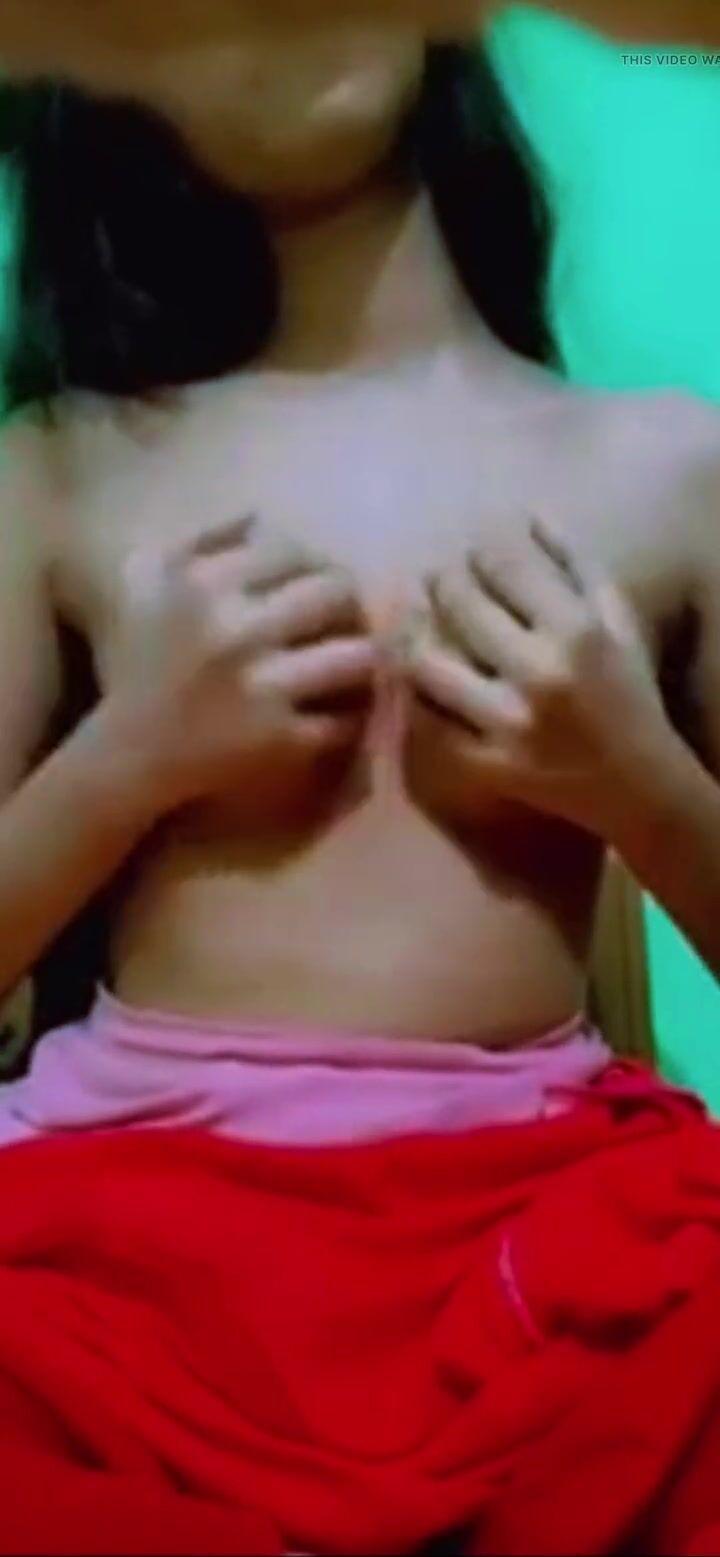 Bangladeshi hot girls showing her small boobs with bra
