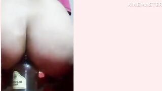 Happynm Desi Village Chauby Wife Oil Laga Ke Bottle Se Apni Gand Ki Mast Chudai Kiya - 13 image