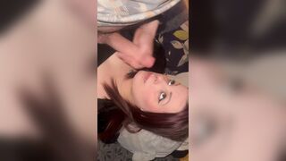 Desi girl's mouth is fucked by a huge old cock - 1 image