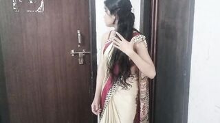 Husband ke jane bad bhabhi dever se chudbati hai