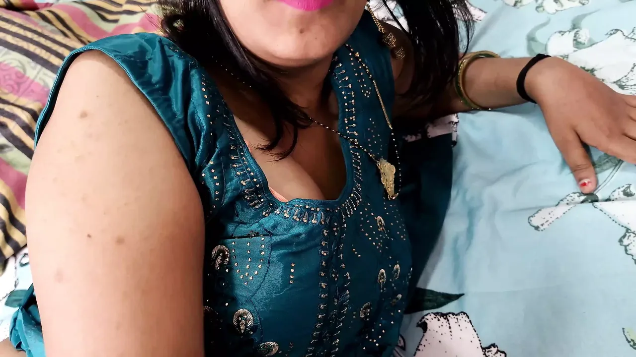 Nokar-Malkin Romance, Hot Mallu Aunty Fucked By Tenant Boy while home  alone, hindi xxx sex watch online