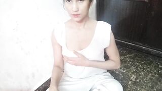 Bhaijan ne mujhe chocolate deke choda