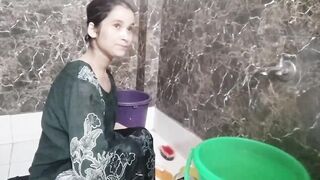 Cute girl ka bathroom me nahate huye video bna kar viral kar diya - 4 image