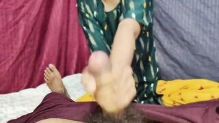 Stepsister ne soe hue stepbrother ka land pakad liya - 2 image