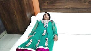 Bhabhi ko jabar dasti patak ke pel diya - 1 image