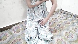 Desi Bhabhi ko akele me jabar dasti pakad choda