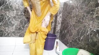 Muslim bhabhi ko chod kar pani nikal diya