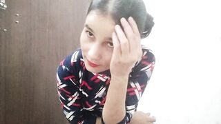 Muslim larki ne apna chut dikhaya