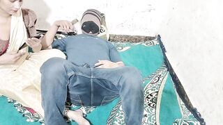 Step bhai hila rha tha step sister pakar li aur boli chodne ke liye - 3 image