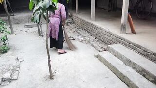 My aunty was cleaning the yard. But I hugged him, put him in my aunty ass, and started fucking him anal - 5 image