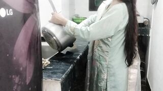 Doctor ne muze ghar pe bulakar bedroom me jabar dasti pela - 3 image