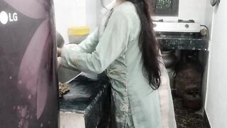 Doctor ne muze ghar pe bulakar bedroom me jabar dasti pela - 4 image