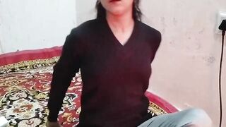 Bhabhi ko gandi video dikha kar josh me laya - 2 image