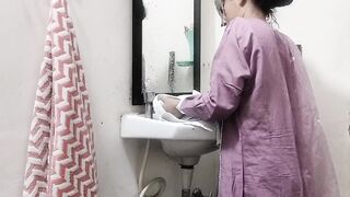 Sister in law ko bathroom ke paas pakad ke jabar dasti pela - 1 image