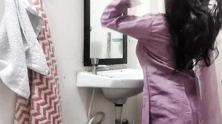 Sister in law ko bathroom ke paas pakad ke jabar dasti pela - 2 image