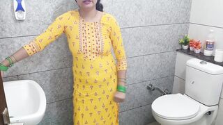 Indian hot step mother fucked step son dirty in washroom in hindi audio - 2 image