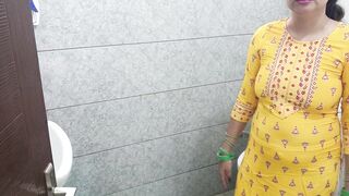 Indian hot step mother fucked step son dirty in washroom in hindi audio - 3 image