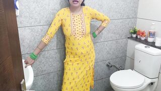 Indian hot step mother fucked step son dirty in washroom in hindi audio - 4 image
