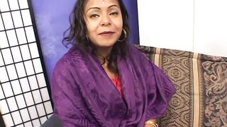 Shy Indian babes take on Pakistani studs in steamy first-time sex tape - 2 image