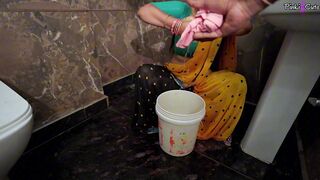 Watch Desi Indian Stepmom Mami Bhanja get her pussy drilled by a massive dick in the bathroom - 2 image