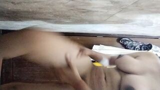 Desi wife jab nahane gyi to rok ni payi young Indian Desi wife - 1 image