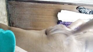 Bhabhi ne aapne gaand m daali ungli bhabhi fingering in anal - 5 image