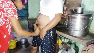 Indian bangali pinki vabi kitchen me kam kar rahi thi or davor aya room pe leja ke chodke vabi ki pussy ko jamke choda - 4 image
