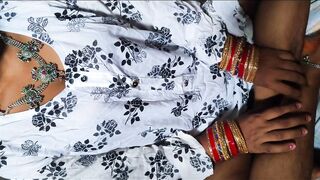 Xxx Desi Indian bhabhi ki dardnak choda aur uski chut par pani - 15 image