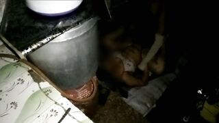 Bhai k sone k baad bhabhi ko dever ne bed se niche bula kr pela.