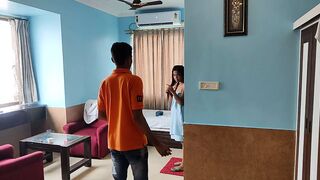 A desi model seduce a hotel boy and made a happy ending in a hotel room. So hot - 1 image