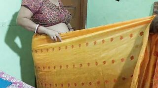 Today Salu Bhabhi was looking hot in a yellow saree. husband fucks a lot - 11 image