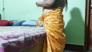 Today Salu Bhabhi was looking hot in a yellow saree. husband fucks a lot - 4 image