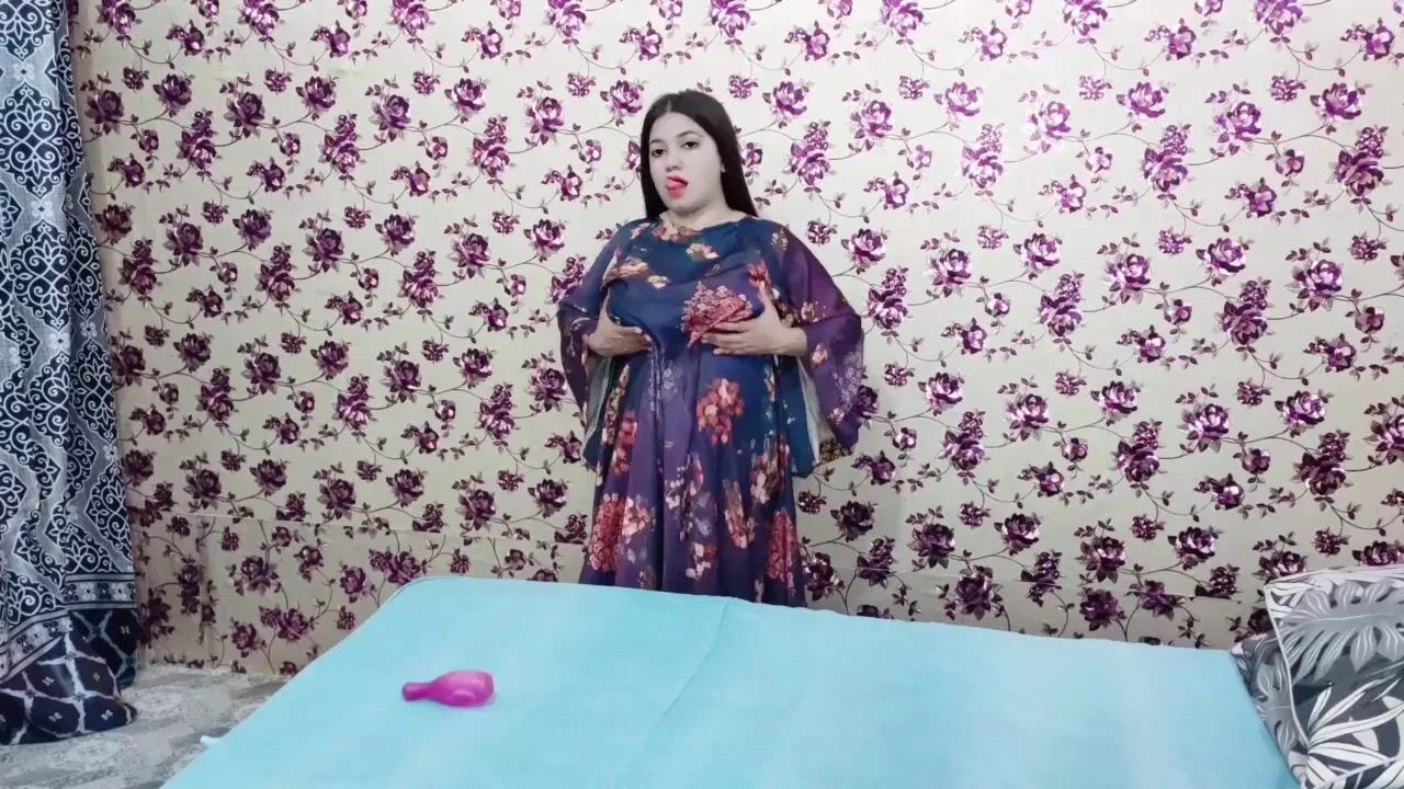 Pakistani Beautiful Muslim Girl Fucking with Dildo watch online