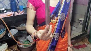 Desi bhabhi kitchen me khana bana rahi thi tabhi devar ne piche le bhabhi ki - 2 image