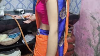 Desi bhabhi kitchen me khana bana rahi thi tabhi devar ne piche le bhabhi ki - 4 image