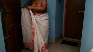 45 year old Asian Kaamwali Bai ke sath Indoor Masti Doodh Nikal ke - Boss ka Mast Chudai - Tamil priyanka (Hindi Audio) - 3 image