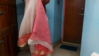 45 year old Asian Kaamwali Bai ke sath Indoor Masti Doodh Nikal ke - Boss ka Mast Chudai - Tamil priyanka (Hindi Audio) - 4 image