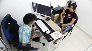 Boss fucks his employee in his office and is discovered by his other employee - Porn in Spanish - 4 image