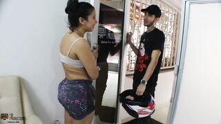 Horny girl debuts her Anal plug with the domiciliary - Porn in Spanish