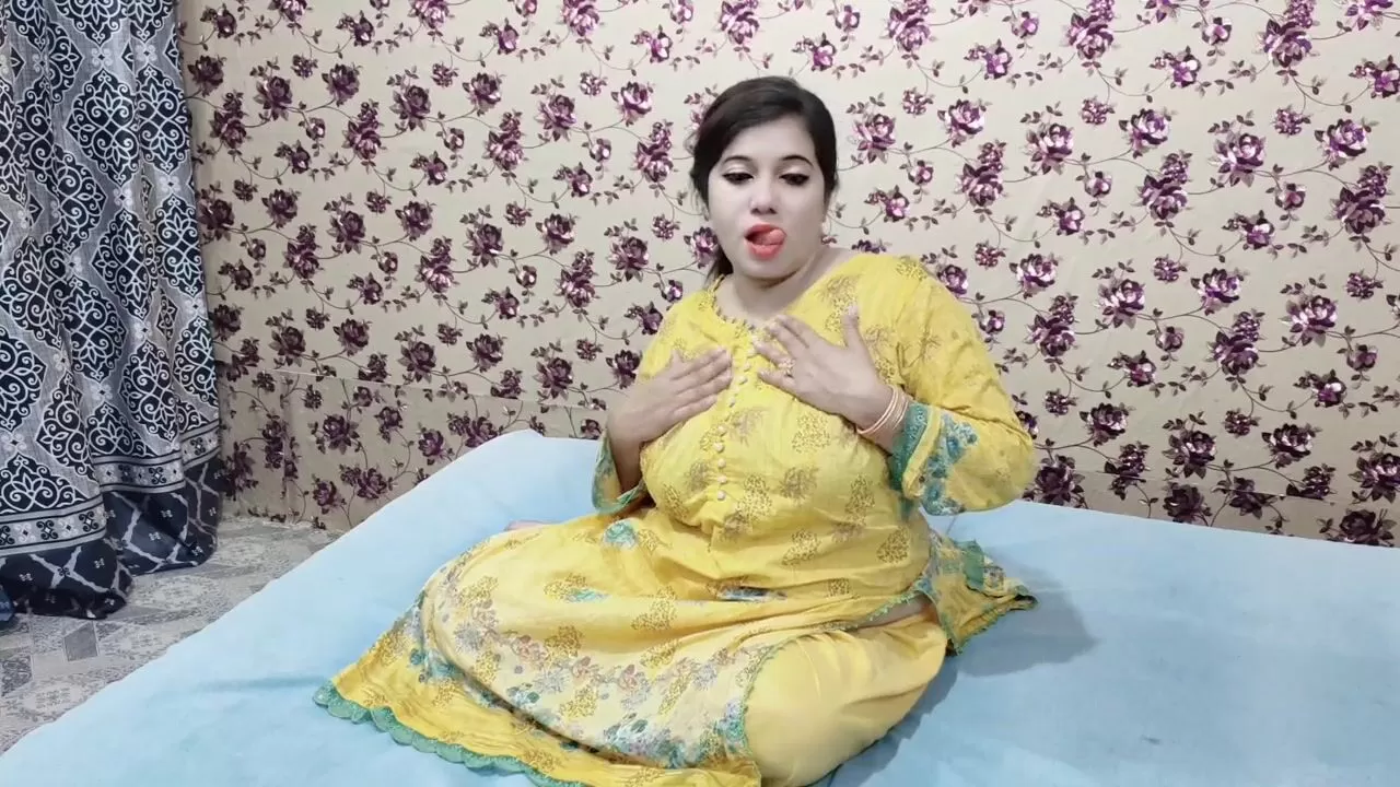 Muslim Hindi Mp4 Porn - Most Beautiful Muslim Girl Great Mastrubation with Cucumber at DesiPorn