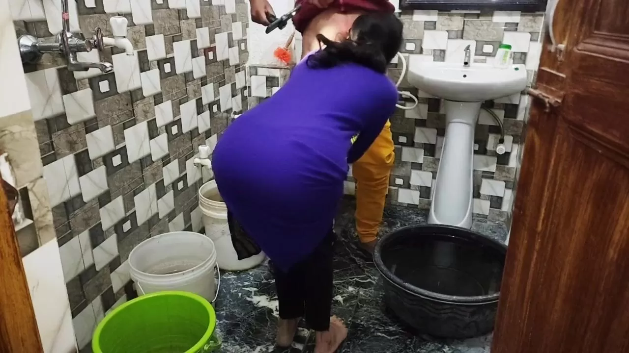 I fucked my brothers wife in Bathroom watch online photo