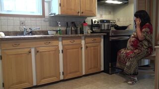 Pregnant stepmother has sex with her stepson while husband is at work - 1 image