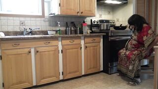 Pregnant stepmother has sex with her stepson while husband is at work - 4 image